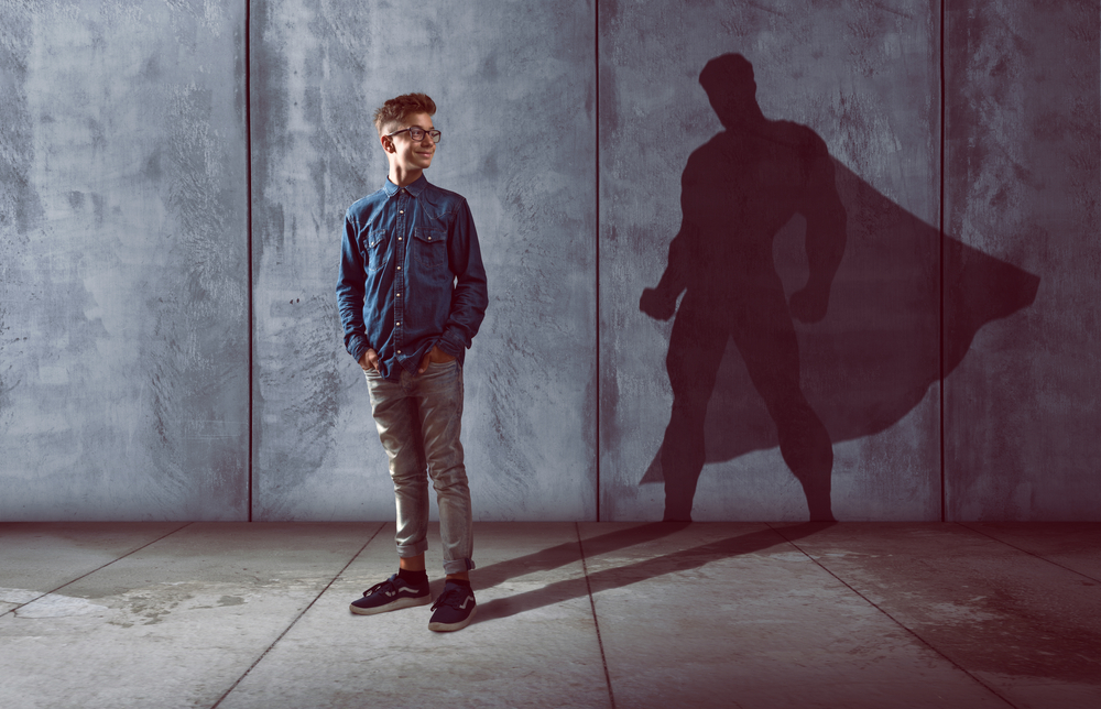 Pubertatea la băieți – ce schimbări aduce și cum o gestionăm