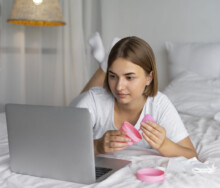 Impactul social media asupra sănătății sexuale a tinerilor